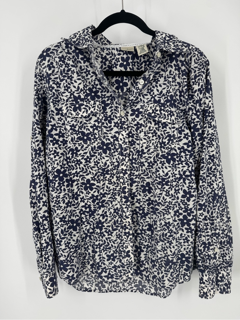 L.L. Bean Women's Navy Floral Button-Down Shirt - Unbranded